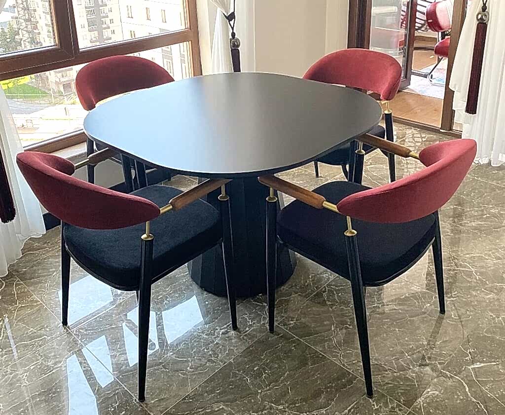 İtalyan Kesim Jumbo Masa / Quatro Sandalye